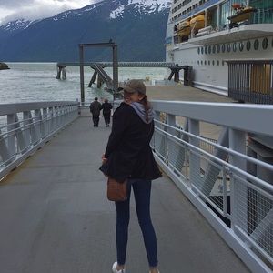 Meet your Posher, Chloe